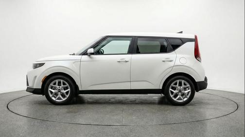 Snow White Pearl 2025 Kia Soul LX