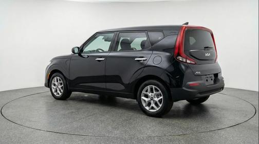 Fusion Black 2025 Kia Soul LX