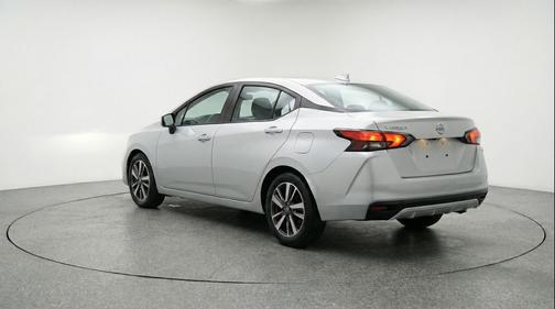 Gun Metallic 2025 Nissan Versa 1.6 SV