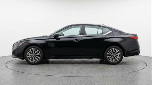 Super Black 2025 Nissan Altima SV FWD