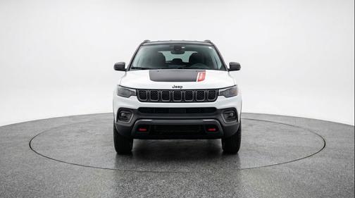 Bright White Clearcoat 2025 Jeep Compass Trailhawk