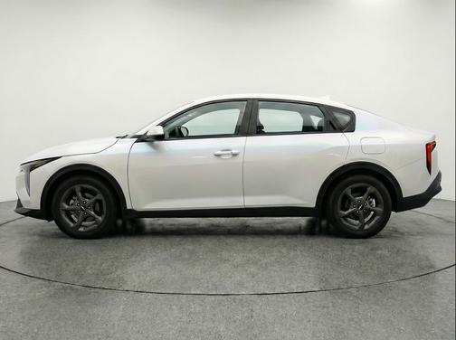 Snow White Pearl 2025 Kia K4 LXS