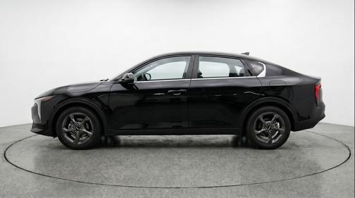 Aurora Black Pearl 2025 Kia K4 LXS