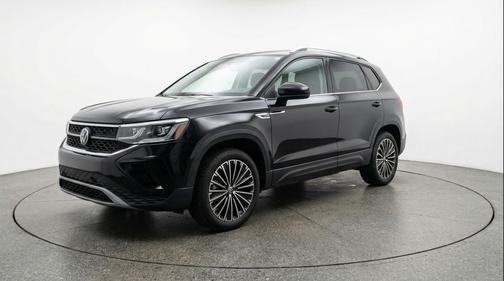 Deep Black Pearl 2025 Volkswagen Taos 1.5T SE