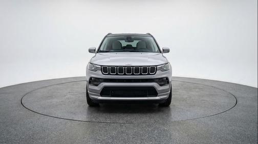 Silver Zynith Metallic Clearcoat 2025 Jeep Compass Limited