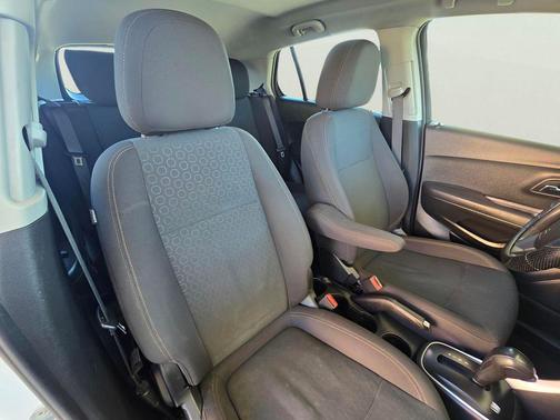 Summit White 2020 Chevrolet Trax LS