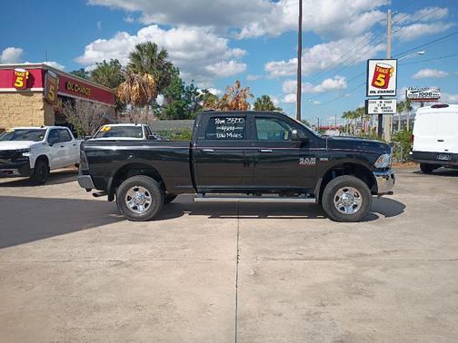 Brilliant Black Crystal Pearlcoat 2018 RAM 3500 SLT Crew Cab 4x4 6'4' Box