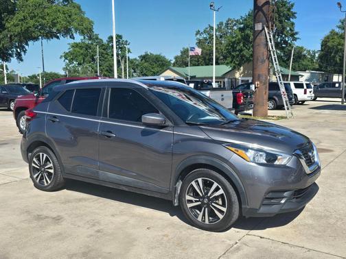 Gun Metallic 2018 Nissan Kicks SV