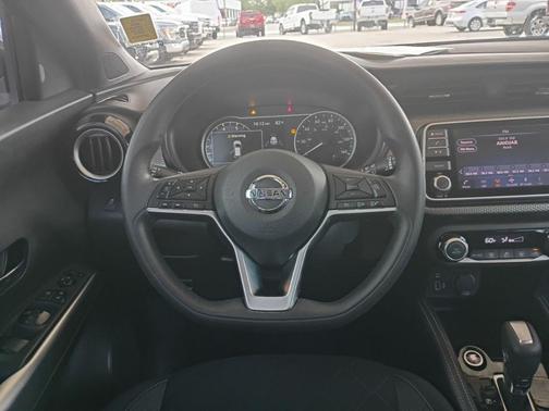 Gun Metallic 2018 Nissan Kicks SV