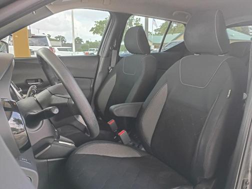 Gun Metallic 2018 Nissan Kicks SV