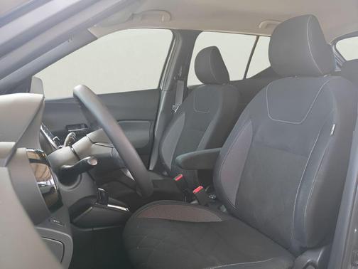 Gun Metallic 2018 Nissan Kicks SV