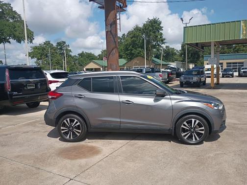 Gun Metallic 2018 Nissan Kicks SV