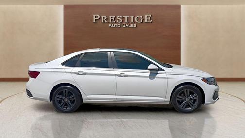 Opal White Pearl 2023 Volkswagen Jetta 1.5T SE