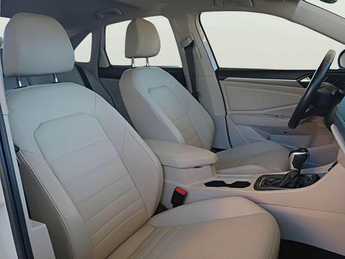 Opal White Pearl 2023 Volkswagen Jetta 1.5T SE