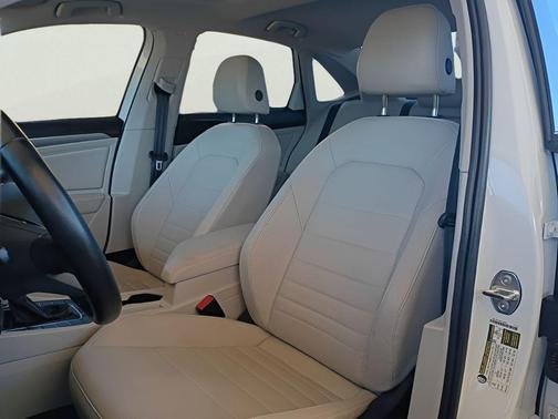 Opal White Pearl 2023 Volkswagen Jetta 1.5T SE