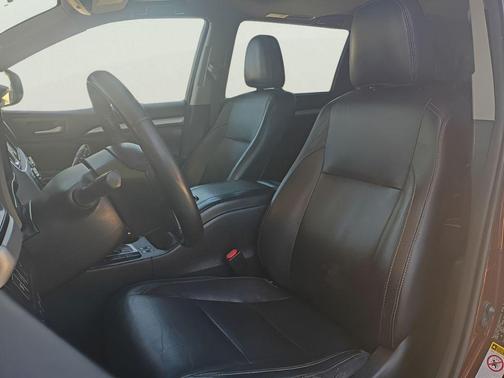 Ooh La La Rouge Mica 2018 Toyota Highlander XLE