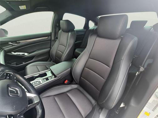 Platinum White Pearl 2022 Honda Accord Hybrid Sport