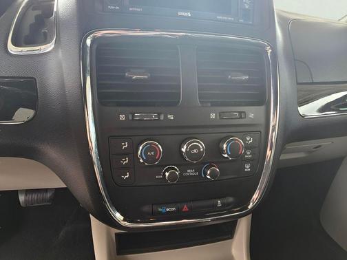 Granite Crystal Metallic Clearcoat 2020 Dodge Grand Caravan SXT