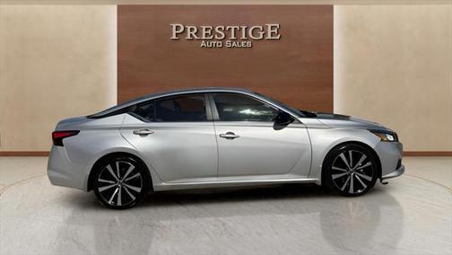 2022 Nissan Altima SR FWD