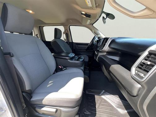 2019 RAM 2500 Big Horn Crew Cab 4x4 6'4' Box