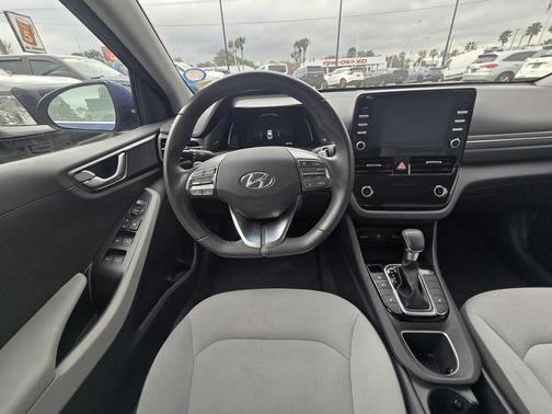 2022 Hyundai IONIQ Hybrid SE