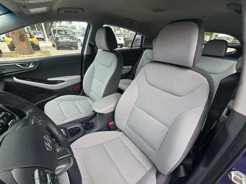 2022 Hyundai IONIQ Hybrid SE