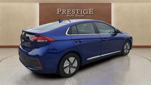 2022 Hyundai IONIQ Hybrid SE