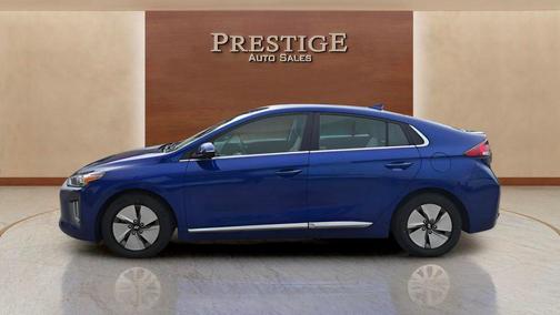 2022 Hyundai IONIQ Hybrid SE