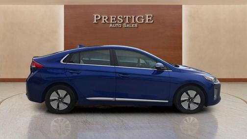 2022 Hyundai IONIQ Hybrid SE