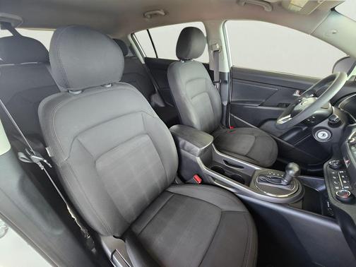 Clear White 2013 Kia Sportage LX