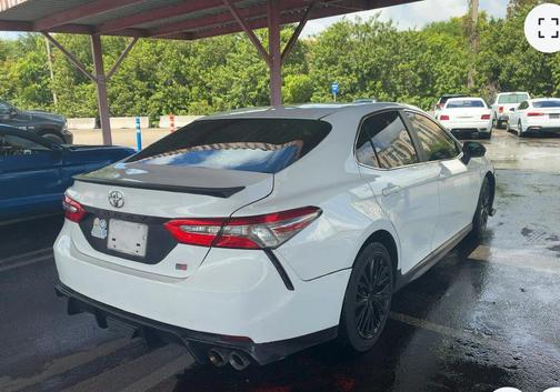 Super White 2018 Toyota Camry SE