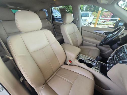 Pearl White Tricoat 2019 Nissan Pathfinder SL