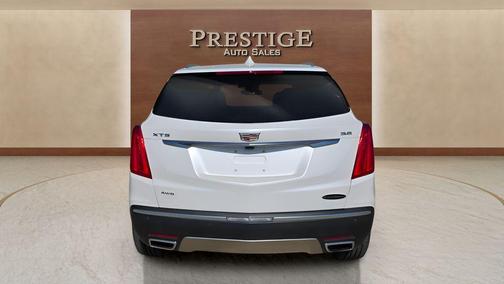 Crystal White Tricoat 2017 Cadillac XT5 Platinum