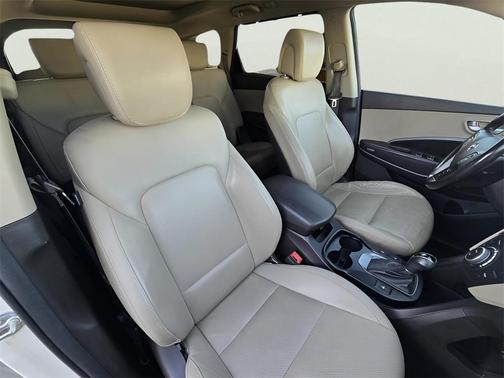 2016 Hyundai SANTA FE SE