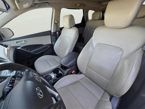 2016 Hyundai SANTA FE SE