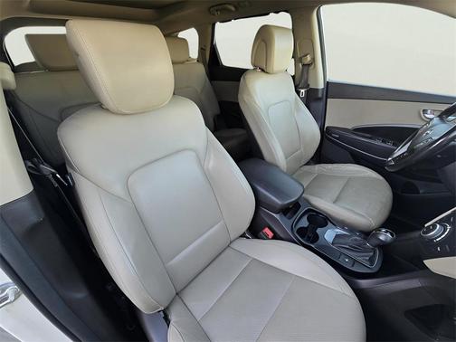 2016 Hyundai SANTA FE SE