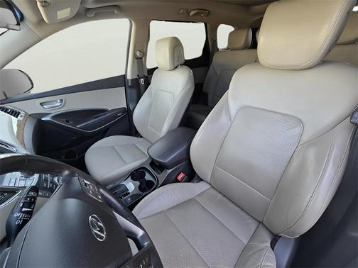 2016 Hyundai SANTA FE SE