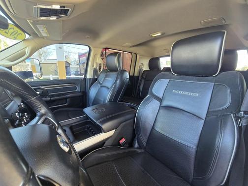 2020 RAM 2500 Laramie Mega Cab 4X4 6'4' Box