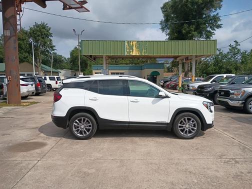 Summit White 2023 GMC Terrain SLT