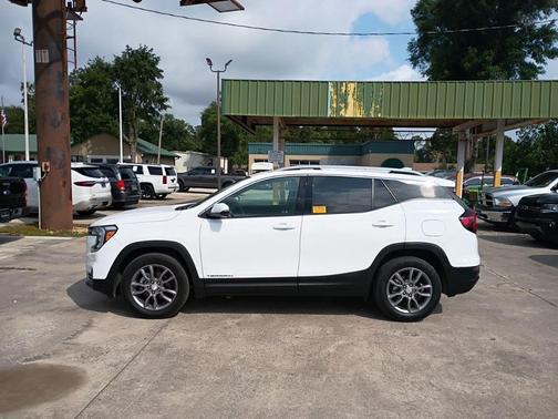 Summit White 2023 GMC Terrain SLT