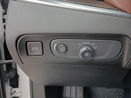 White Frost Tricoat 2019 Buick Enclave Avenir