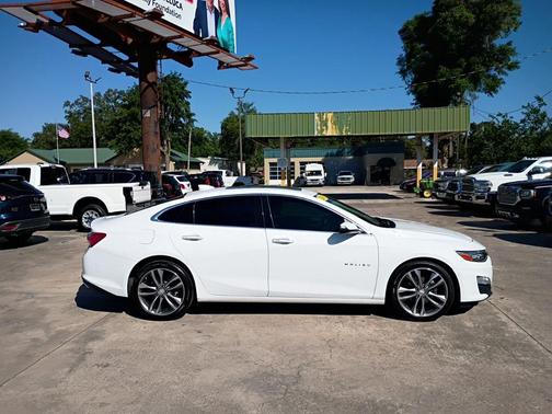 Summit White 2019 Chevrolet Malibu Premier