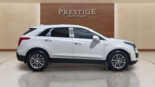 Crystal White Tricoat 2017 Cadillac XT5 Luxury
