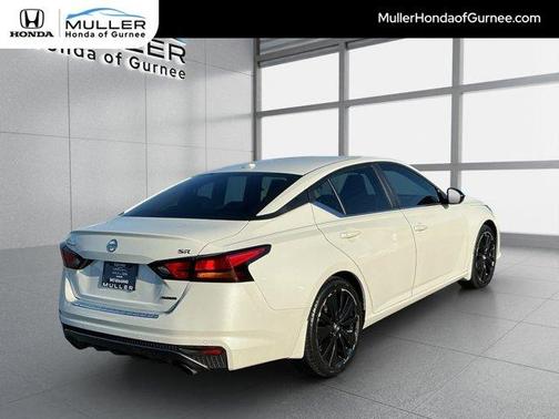 White 2022 Nissan Altima 2.0 SR