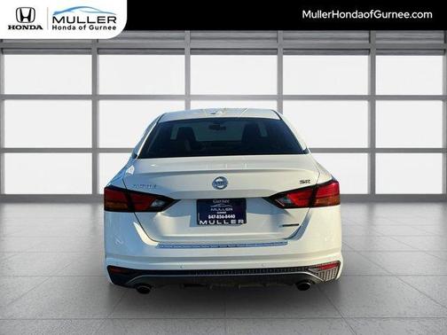 White 2022 Nissan Altima 2.0 SR