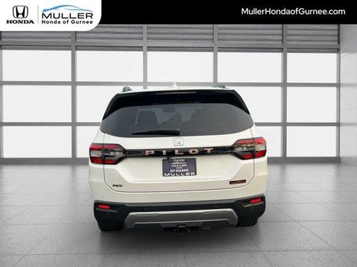 Platinum White Pearl 2026 Honda Pilot TrailSport