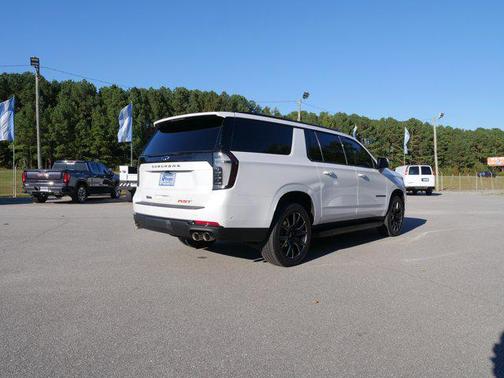 2025 Chevrolet Suburban RST