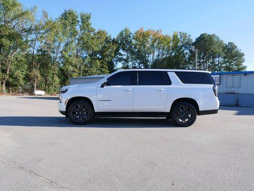2025 Chevrolet Suburban RST