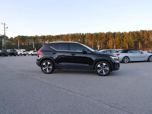 2023 Volvo XC40 B5 Plus Bright Theme
