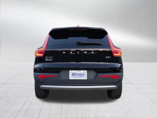 2023 Volvo XC40 B5 Plus Bright Theme